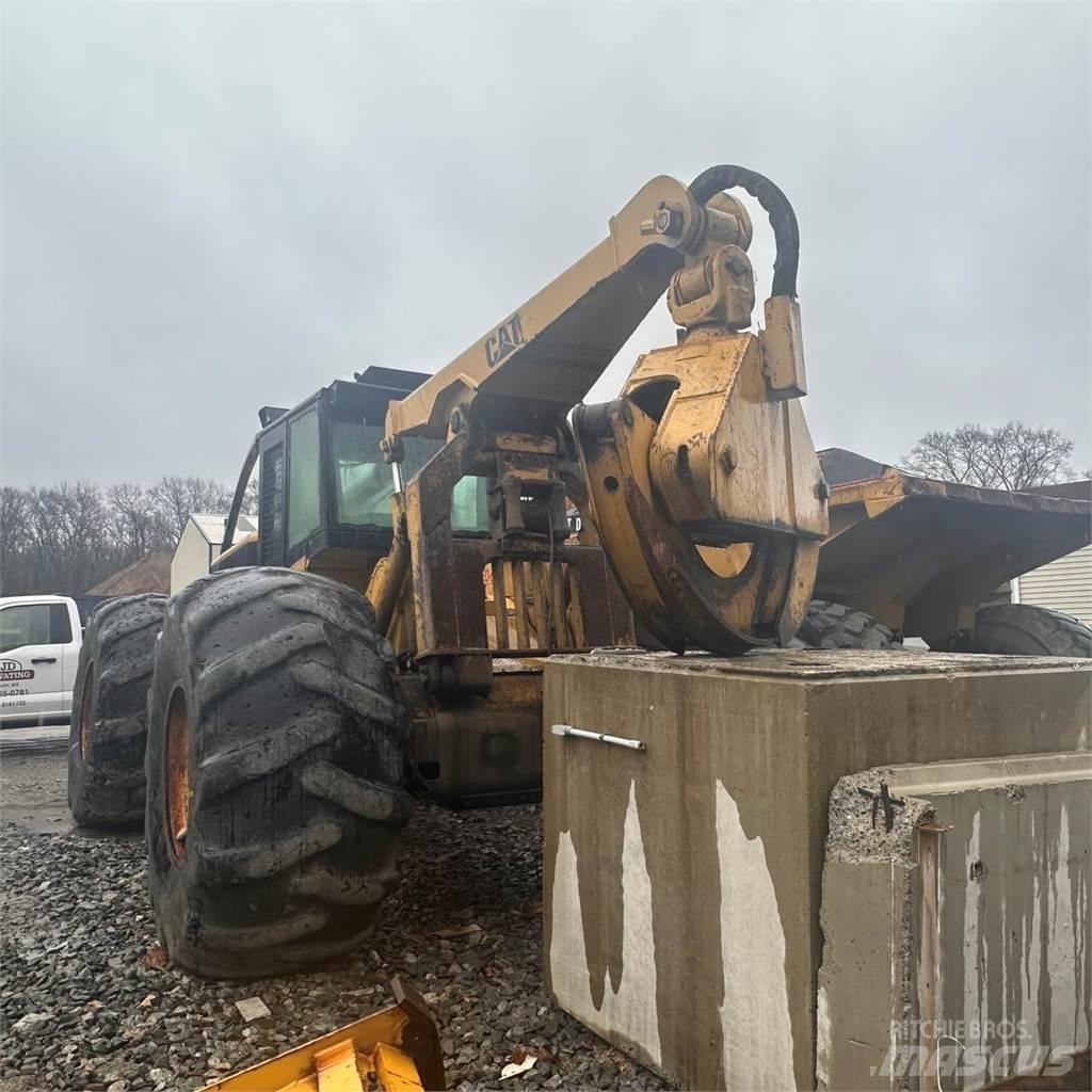 CAT 545 Juontokoneet