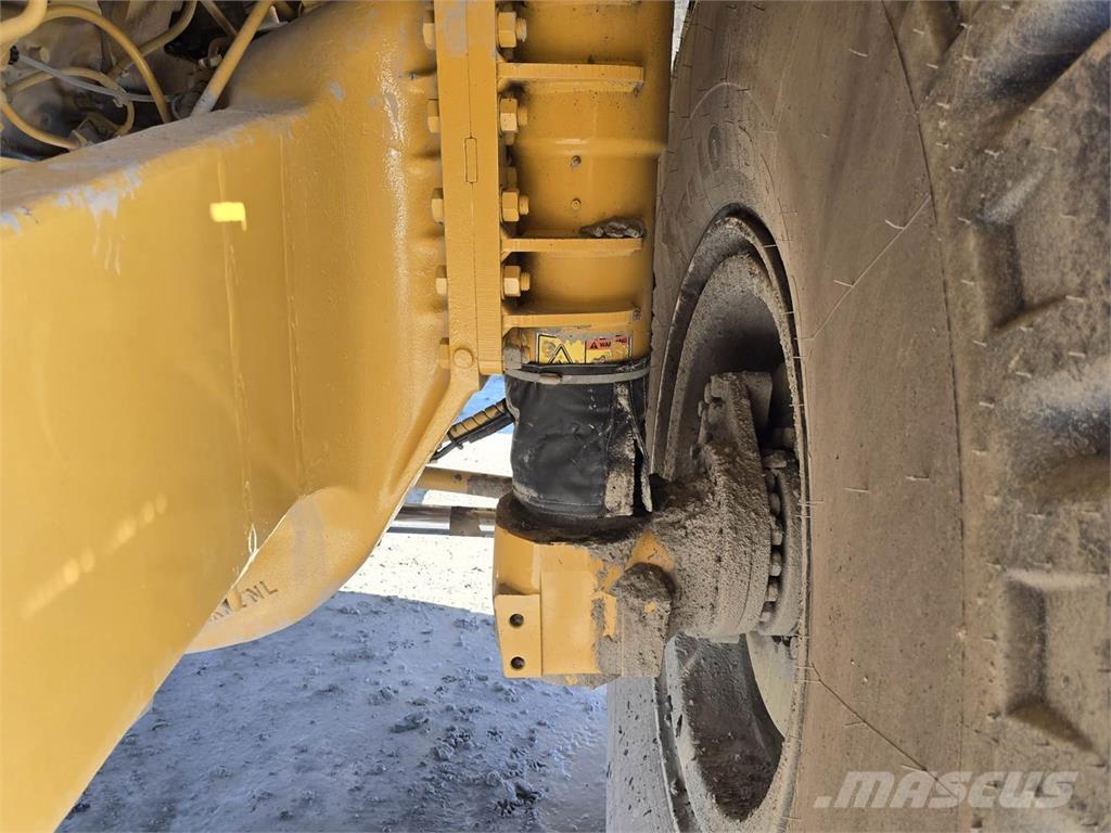CAT 775F Dumpperit