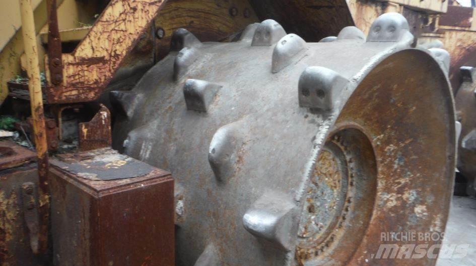 CAT 836G Kaatopaikkajyrät