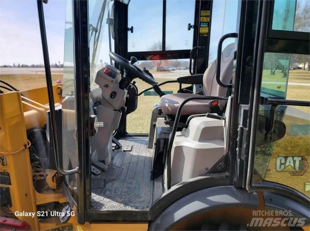 CAT 903D Pyöräkuormaajat