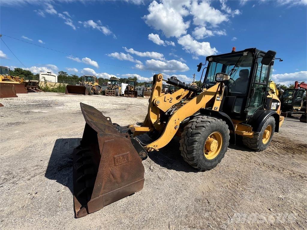 CAT 906 Pyöräkuormaajat