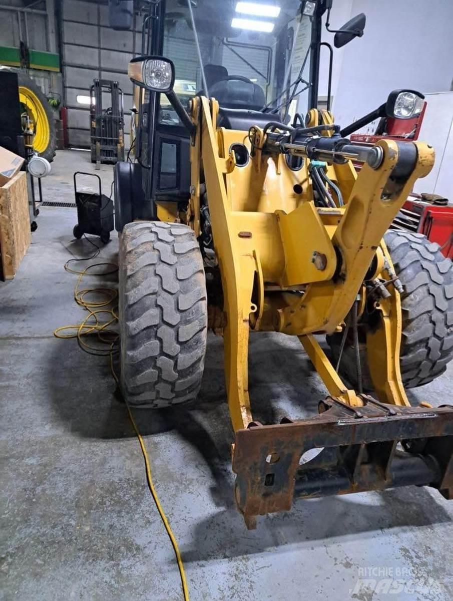 CAT 906H Pyöräkuormaajat