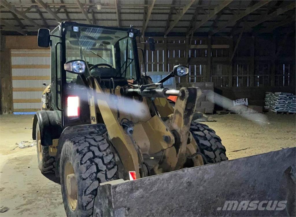 CAT 906H Pyöräkuormaajat