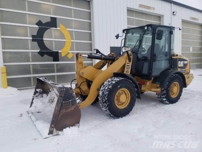 CAT 906M Pyöräkuormaajat