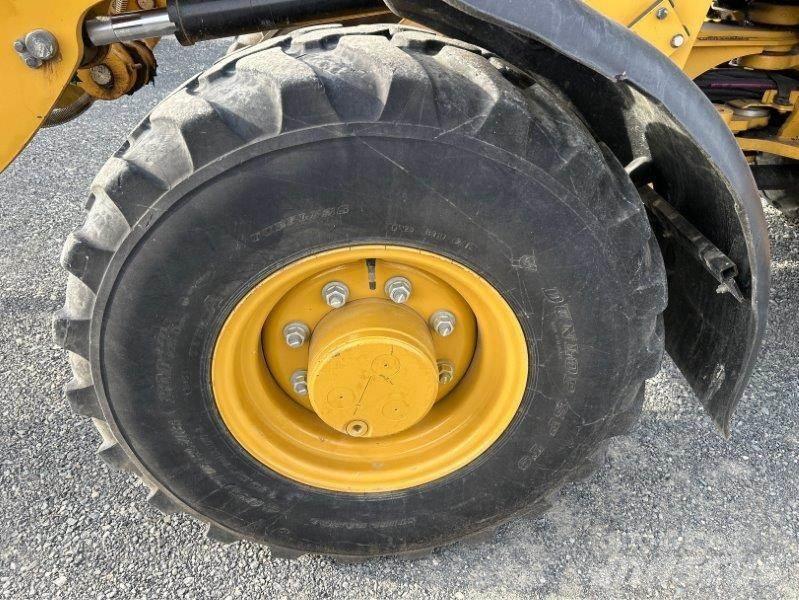 CAT 906M Pyöräkuormaajat