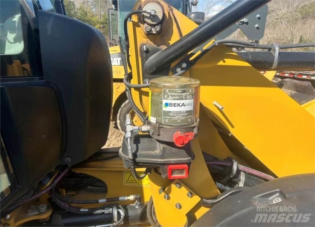 CAT 906M Pyöräkuormaajat