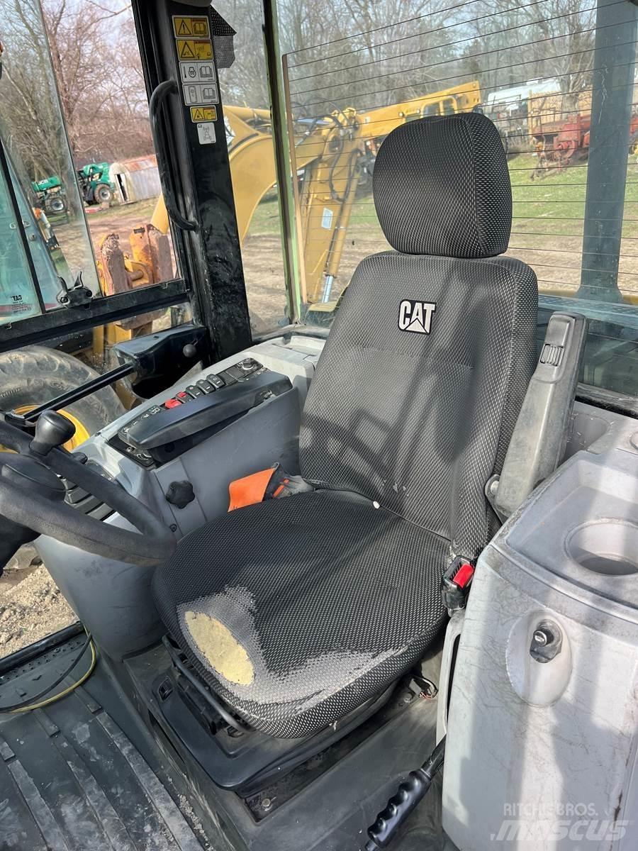 CAT 906M Pyöräkuormaajat