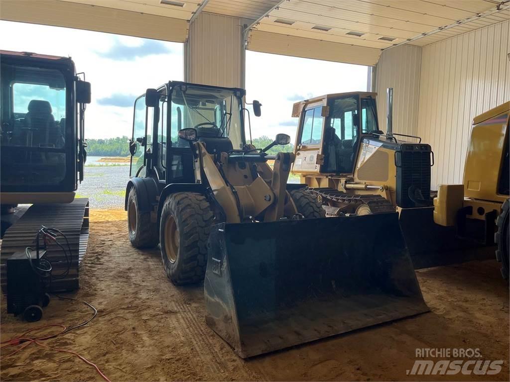 CAT 908M Pyöräkuormaajat