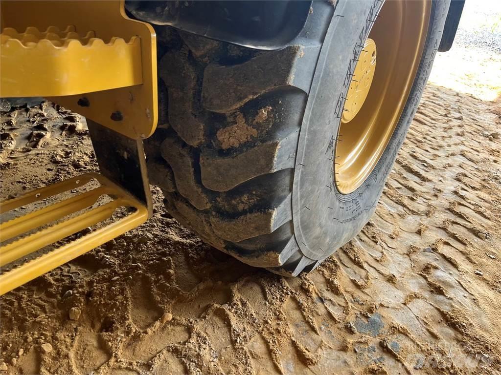 CAT 908M Pyöräkuormaajat