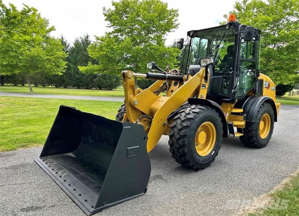CAT 908M Pyöräkuormaajat
