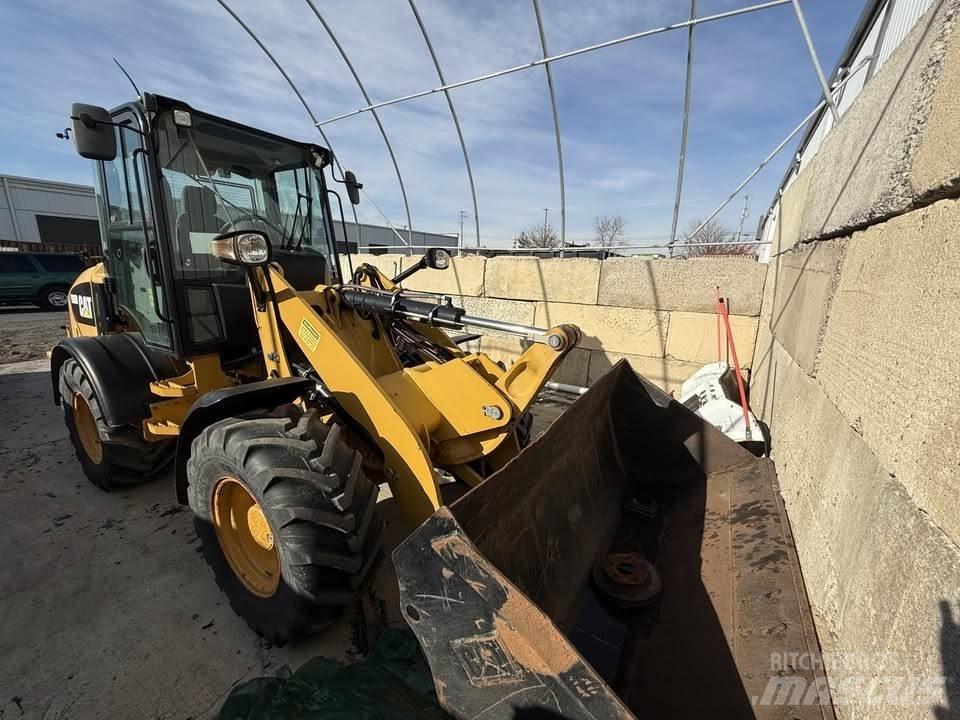 CAT 908M Pyöräkuormaajat