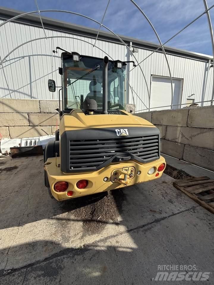 CAT 908M Pyöräkuormaajat
