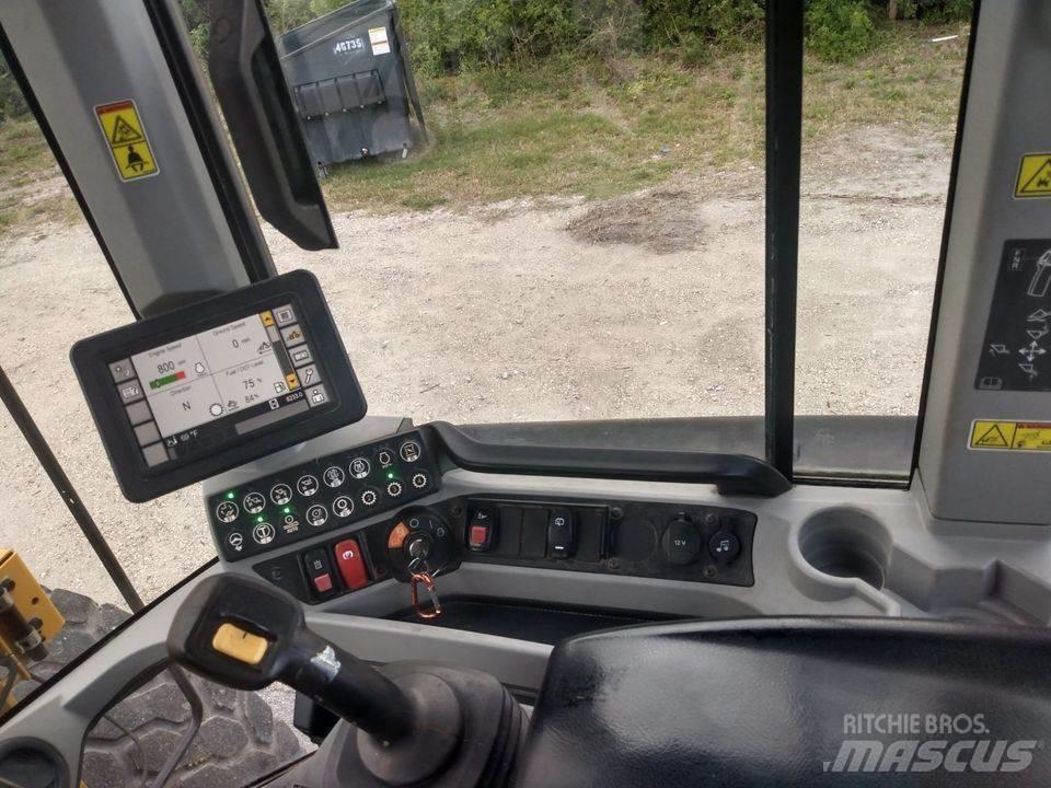 CAT 930M Pyöräkuormaajat