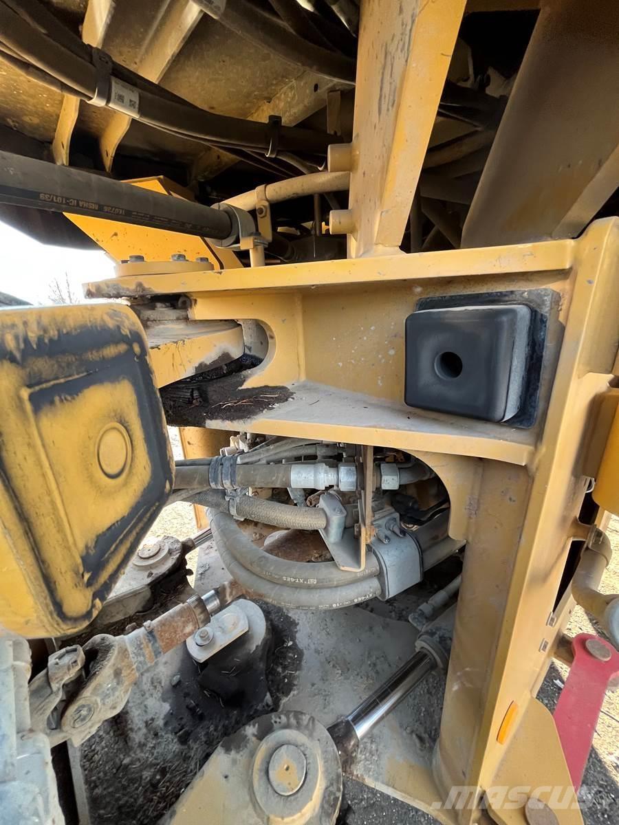 CAT 930M Pyöräkuormaajat