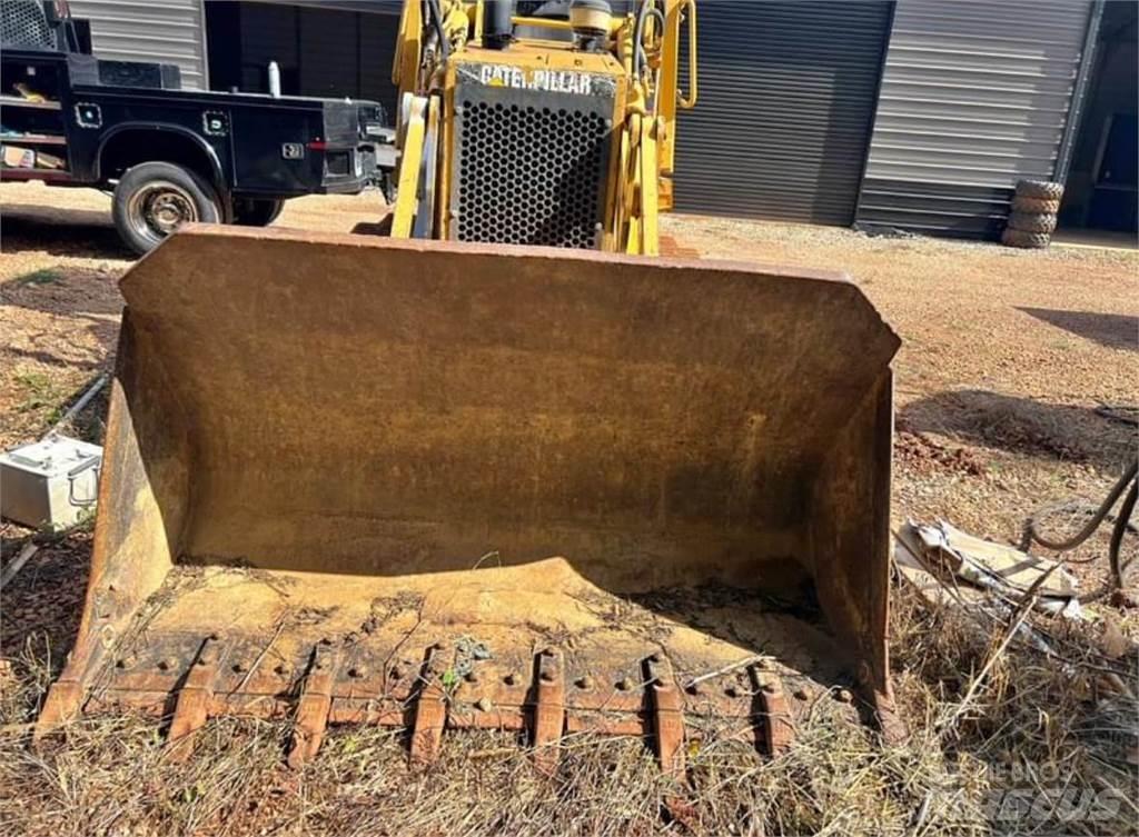 CAT 933C Telaketjupuskutraktorit