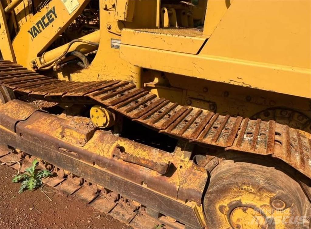 CAT 933C Telaketjupuskutraktorit