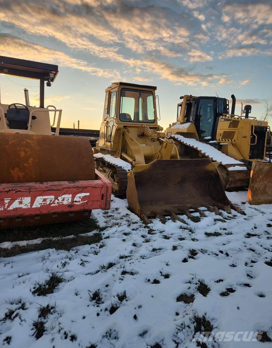 CAT 943 Telakuormaajat