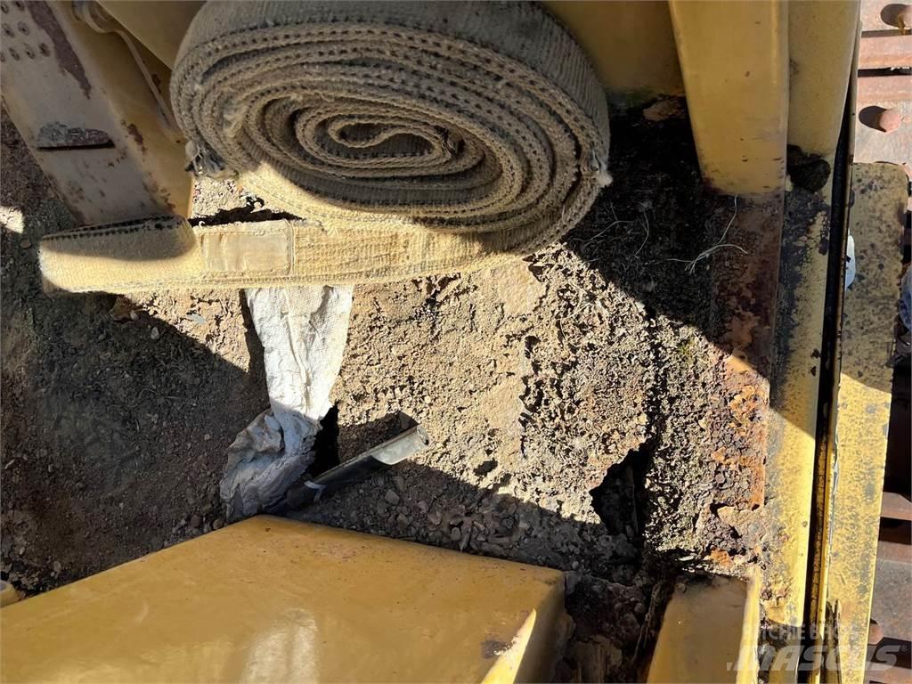 CAT 973 Telakuormaajat