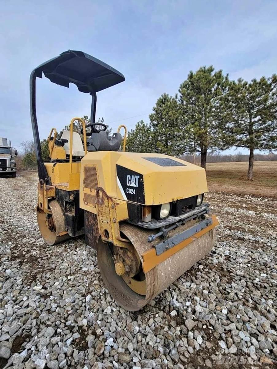 CAT CB24 Yksivalssijyrät
