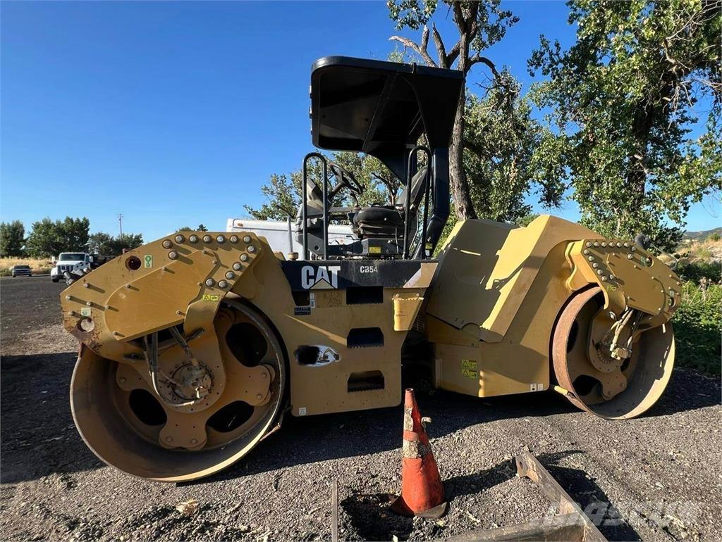 CAT CB54 Yksivalssijyrät