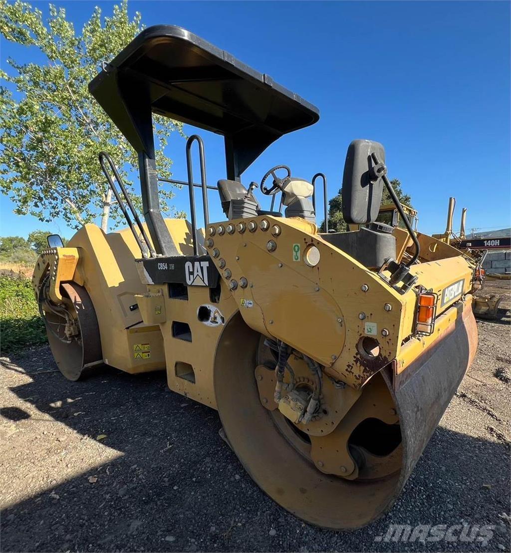 CAT CB54 Yksivalssijyrät