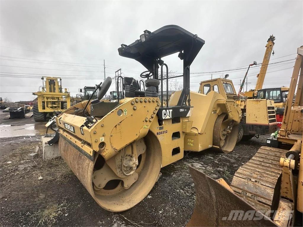 CAT CB54 Yksivalssijyrät