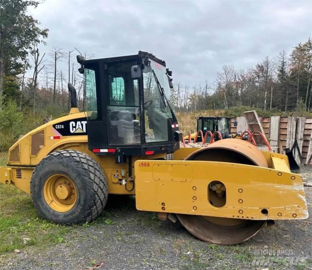 CAT CS74 Yksivalssijyrät
