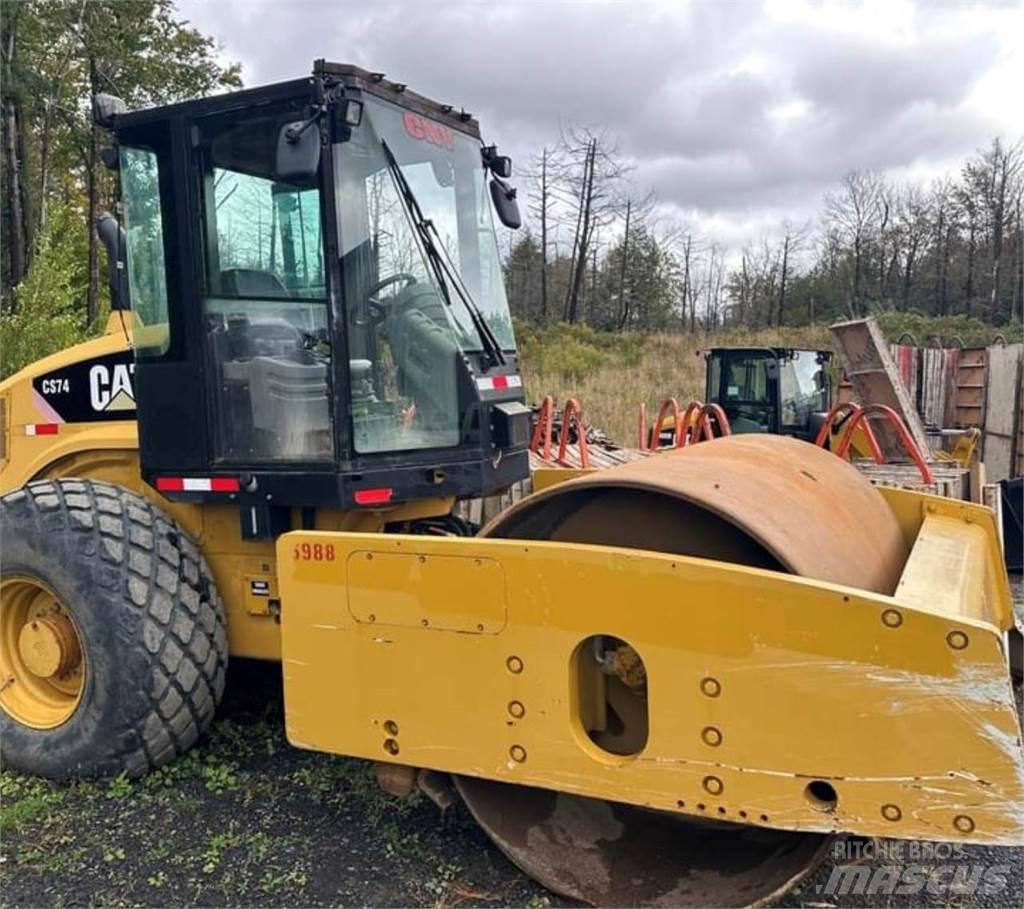 CAT CS74 Yksivalssijyrät