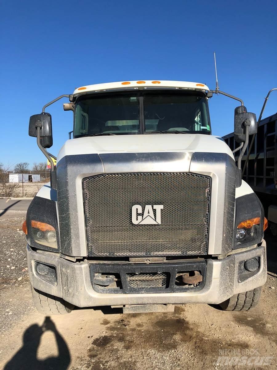 CAT CT660 Sora- ja kippiautot