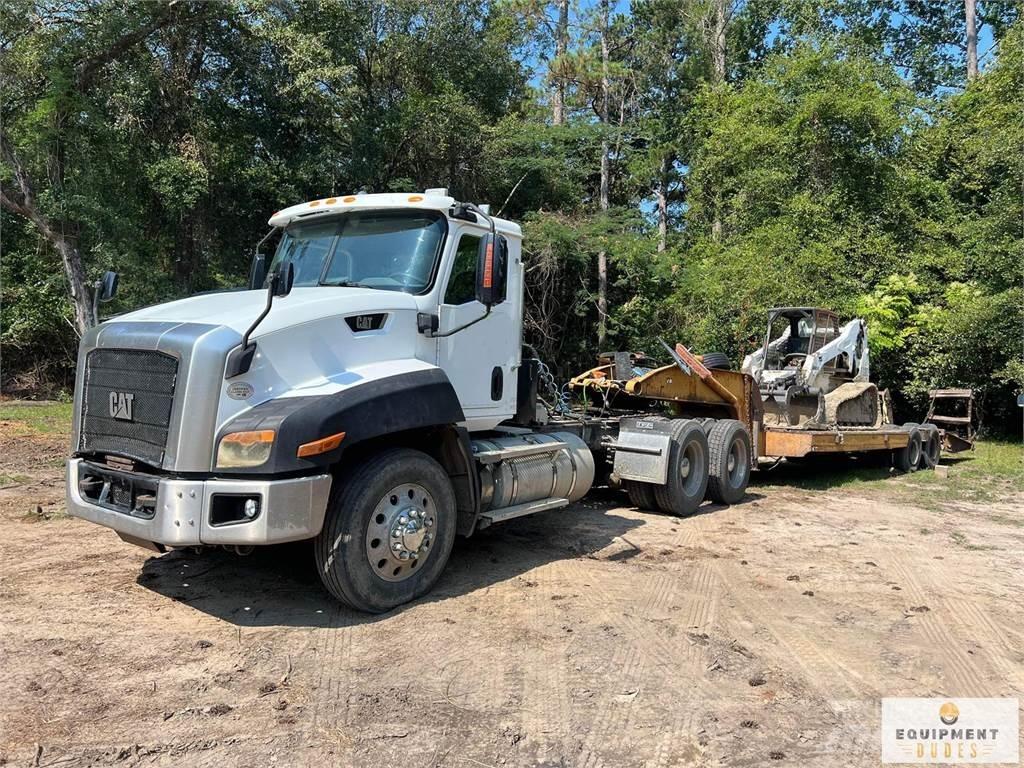 CAT CT660S Vetopöytäautot