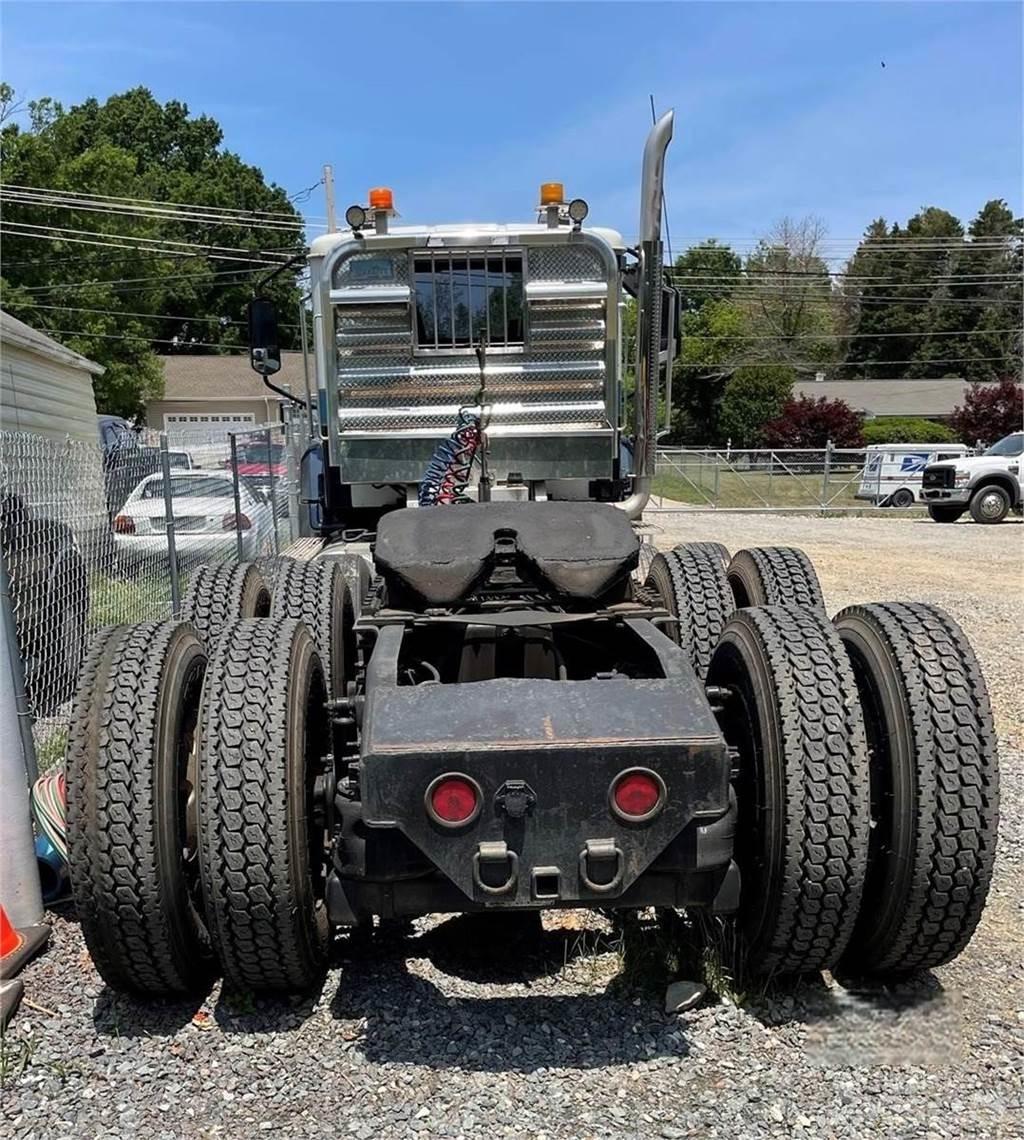 CAT CT660S Vetopöytäautot