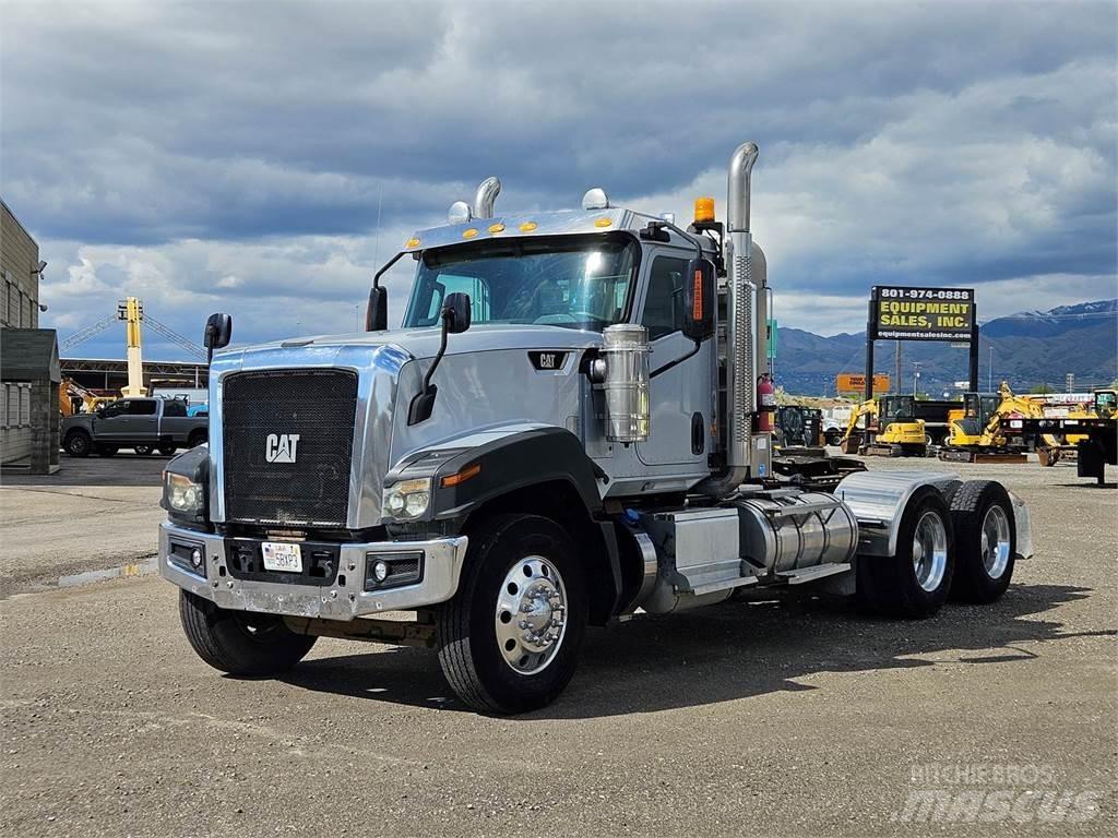 CAT CT680L Vetopöytäautot