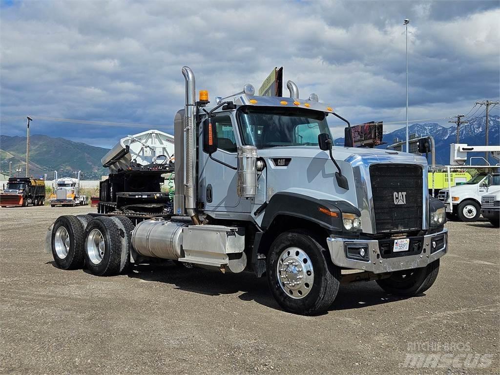 CAT CT680L Vetopöytäautot