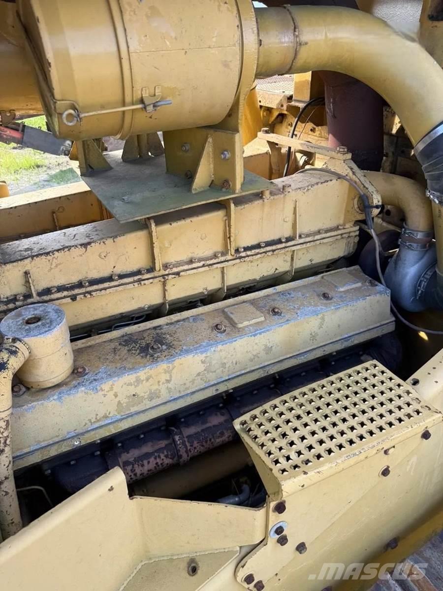 CAT D10 Telaketjupuskutraktorit