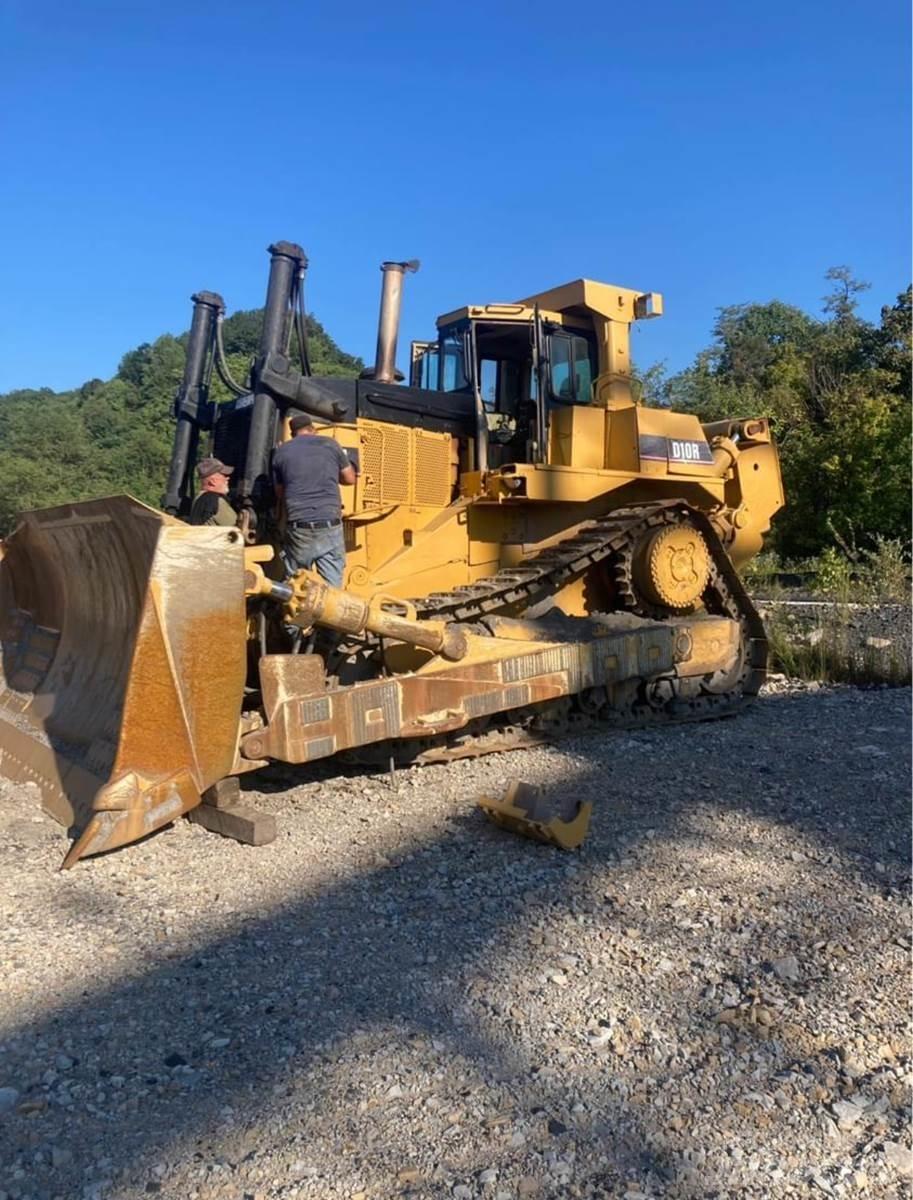 CAT D10R Telaketjupuskutraktorit