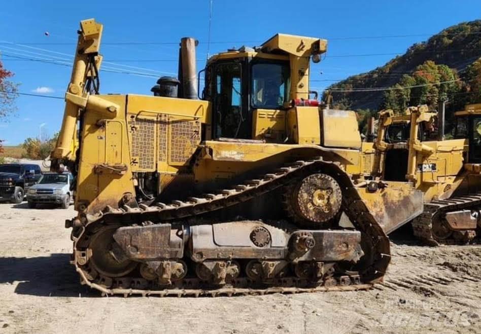 CAT D10T Telaketjupuskutraktorit