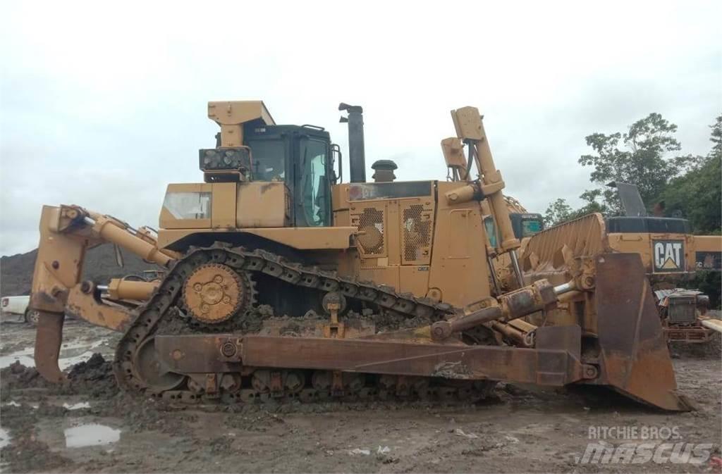 CAT D10T Telaketjupuskutraktorit