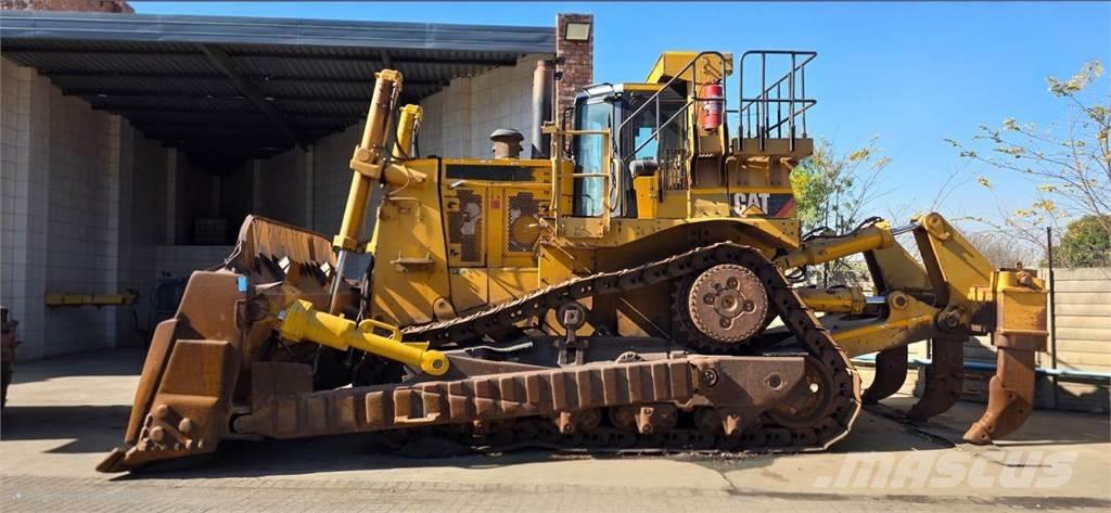 CAT D10T Telaketjupuskutraktorit