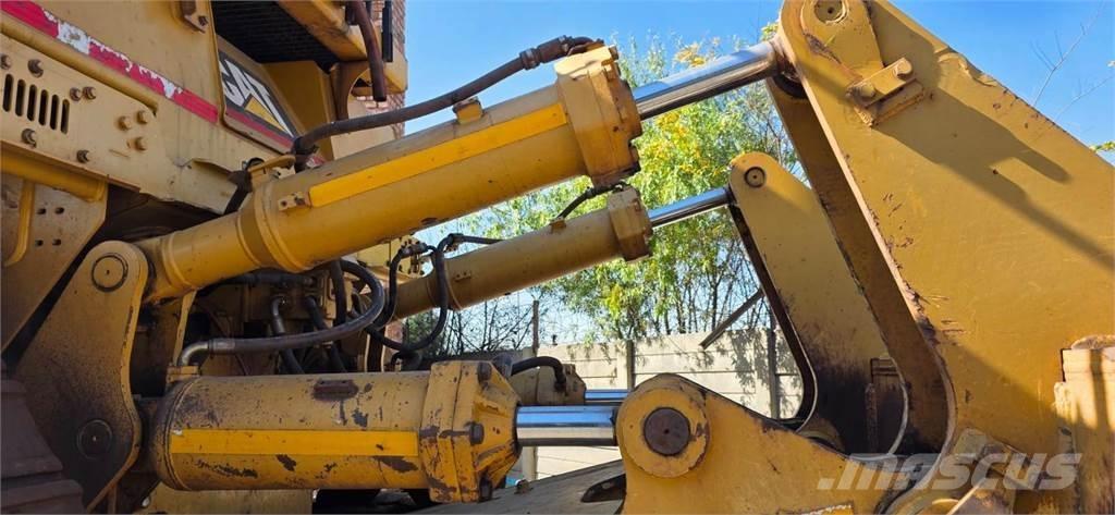 CAT D10T Telaketjupuskutraktorit