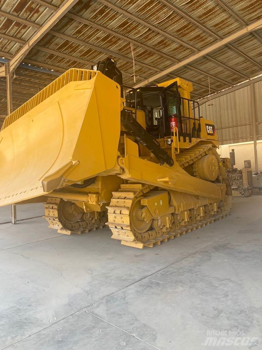 CAT D10T2 Telaketjupuskutraktorit
