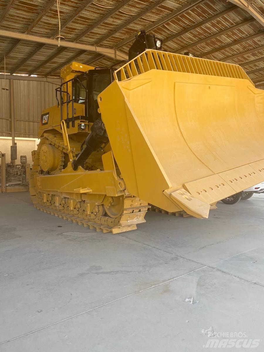 CAT D10T2 Telaketjupuskutraktorit