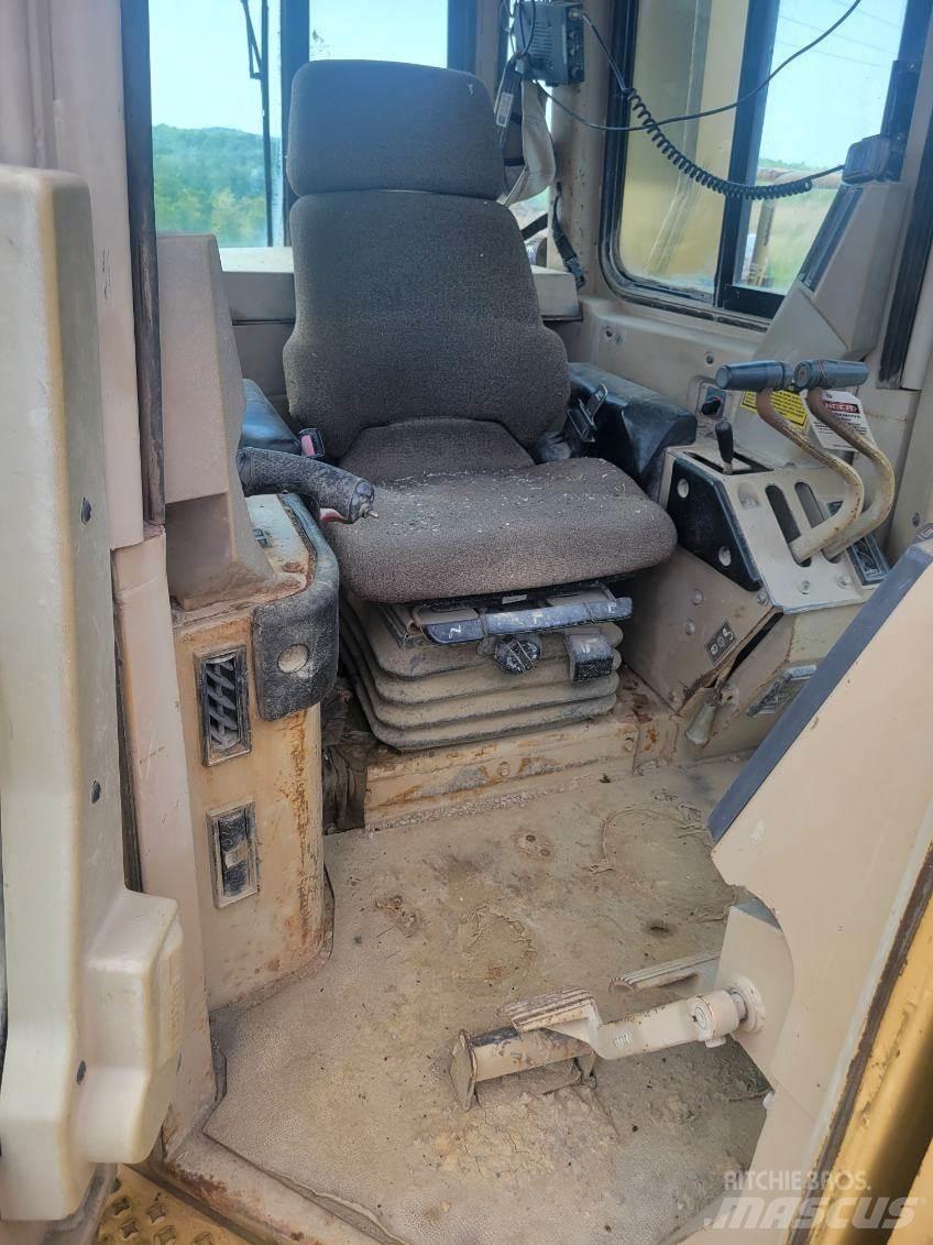 CAT D11N Telaketjupuskutraktorit