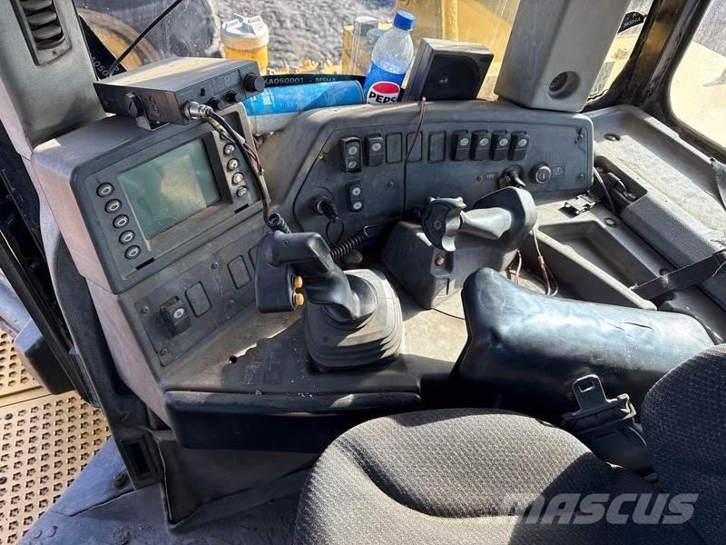 CAT D11T Telaketjupuskutraktorit