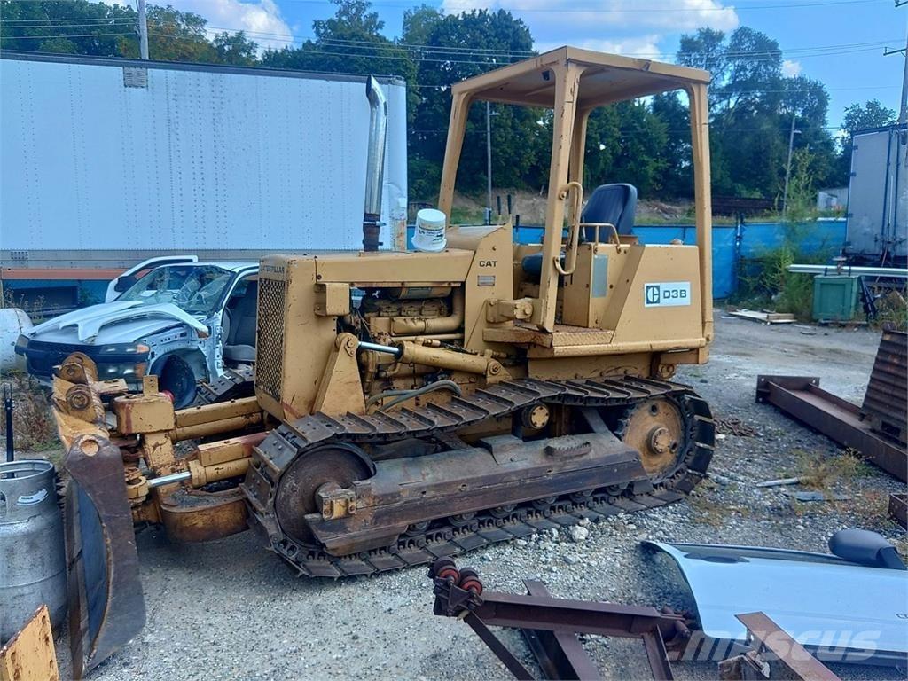 CAT D3B Telaketjupuskutraktorit