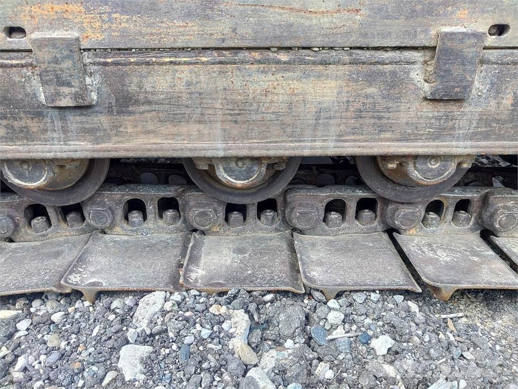 CAT D3B Telaketjupuskutraktorit