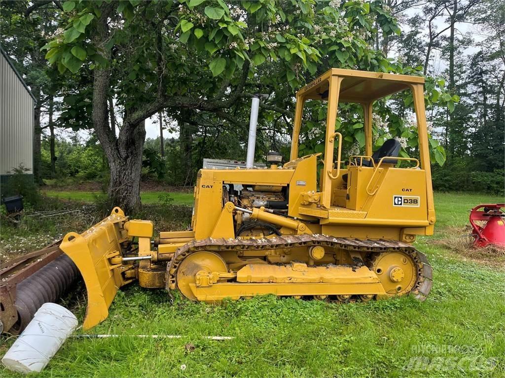 CAT D3B Telaketjupuskutraktorit