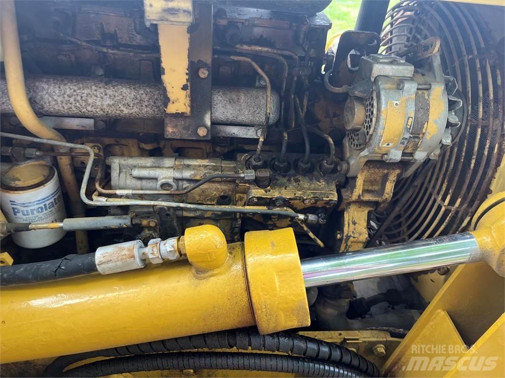 CAT D3B Telaketjupuskutraktorit
