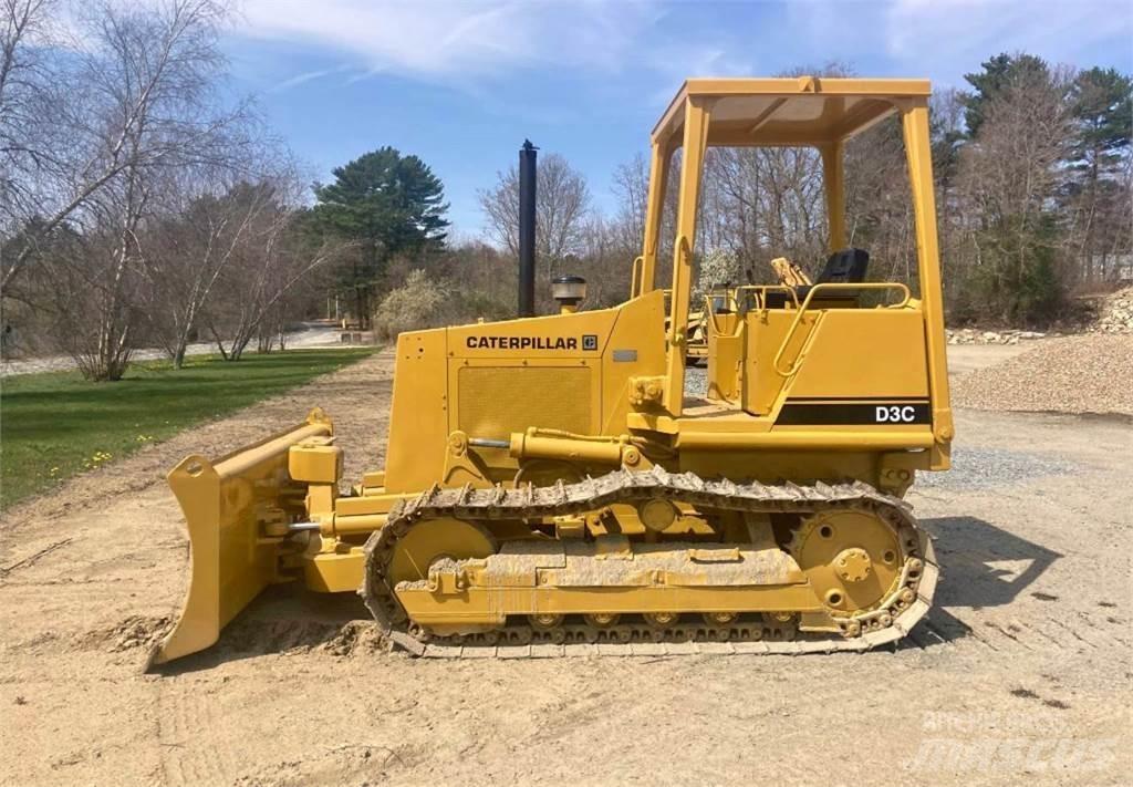 CAT D3C Telaketjupuskutraktorit