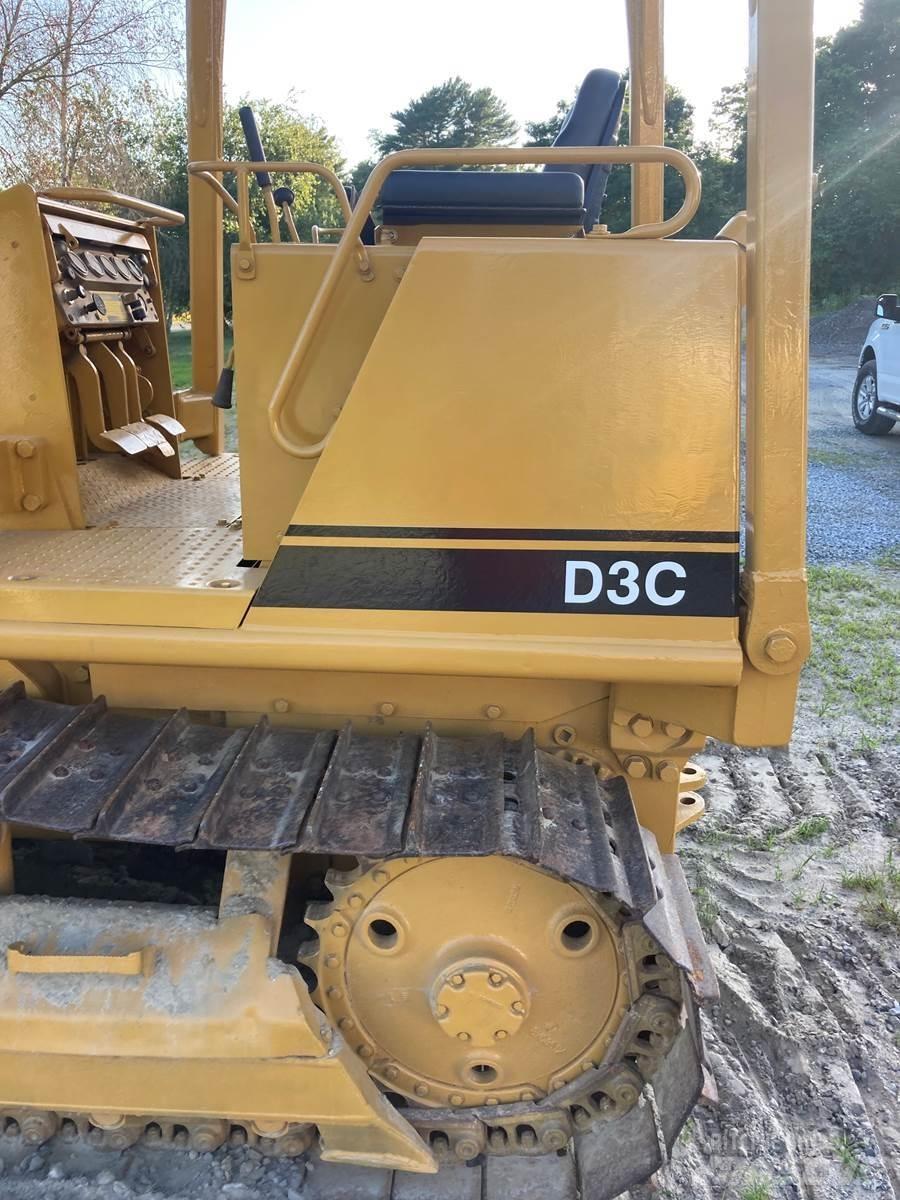 CAT D3C Telaketjupuskutraktorit