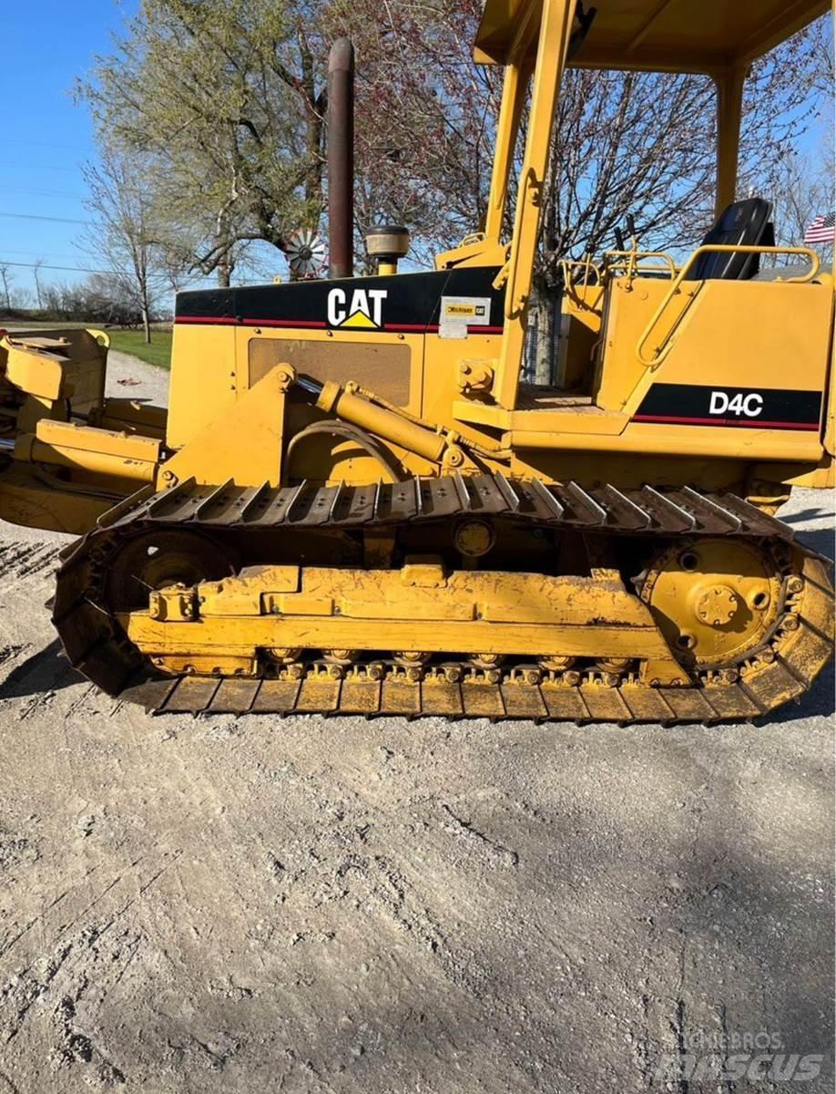 CAT D4C Telaketjupuskutraktorit